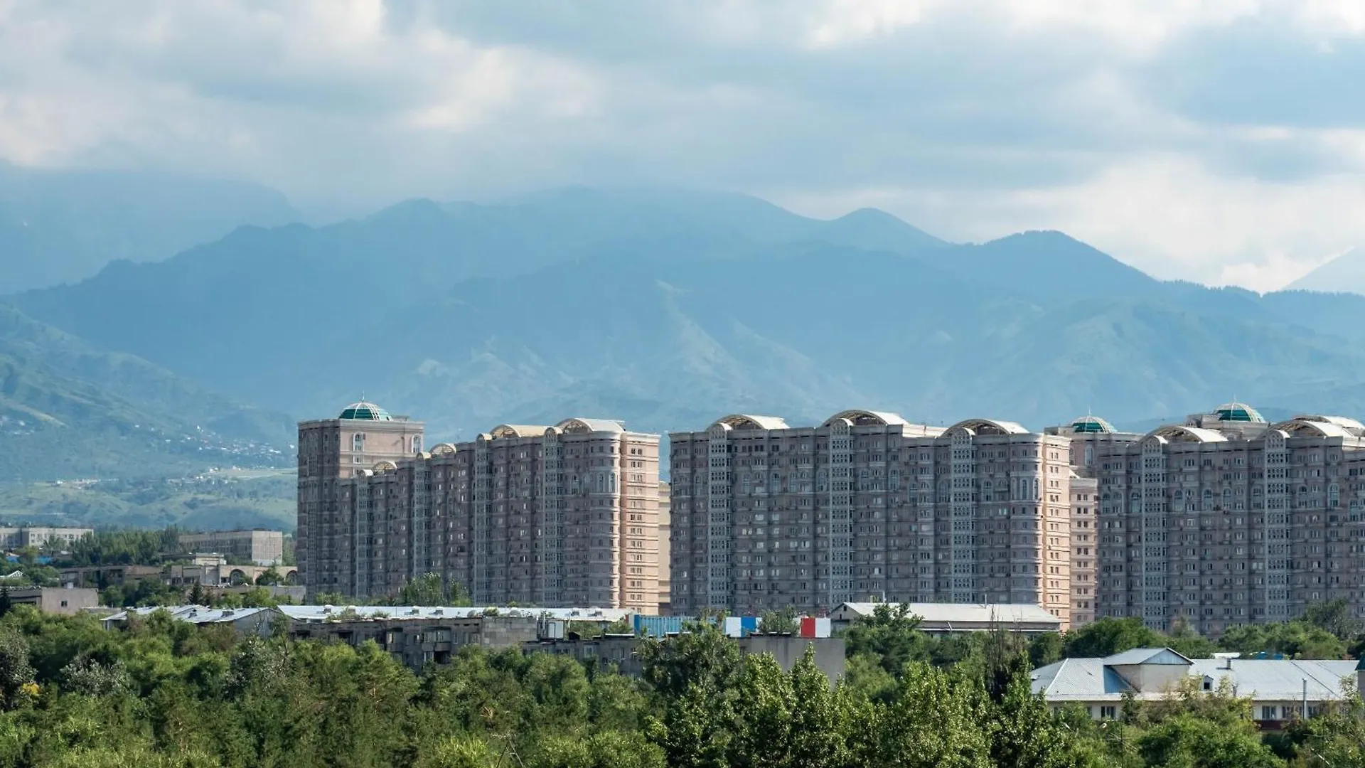 Instaflat At Mega Apartment Almaty