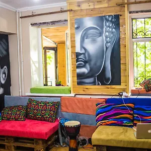  Hostel Loco